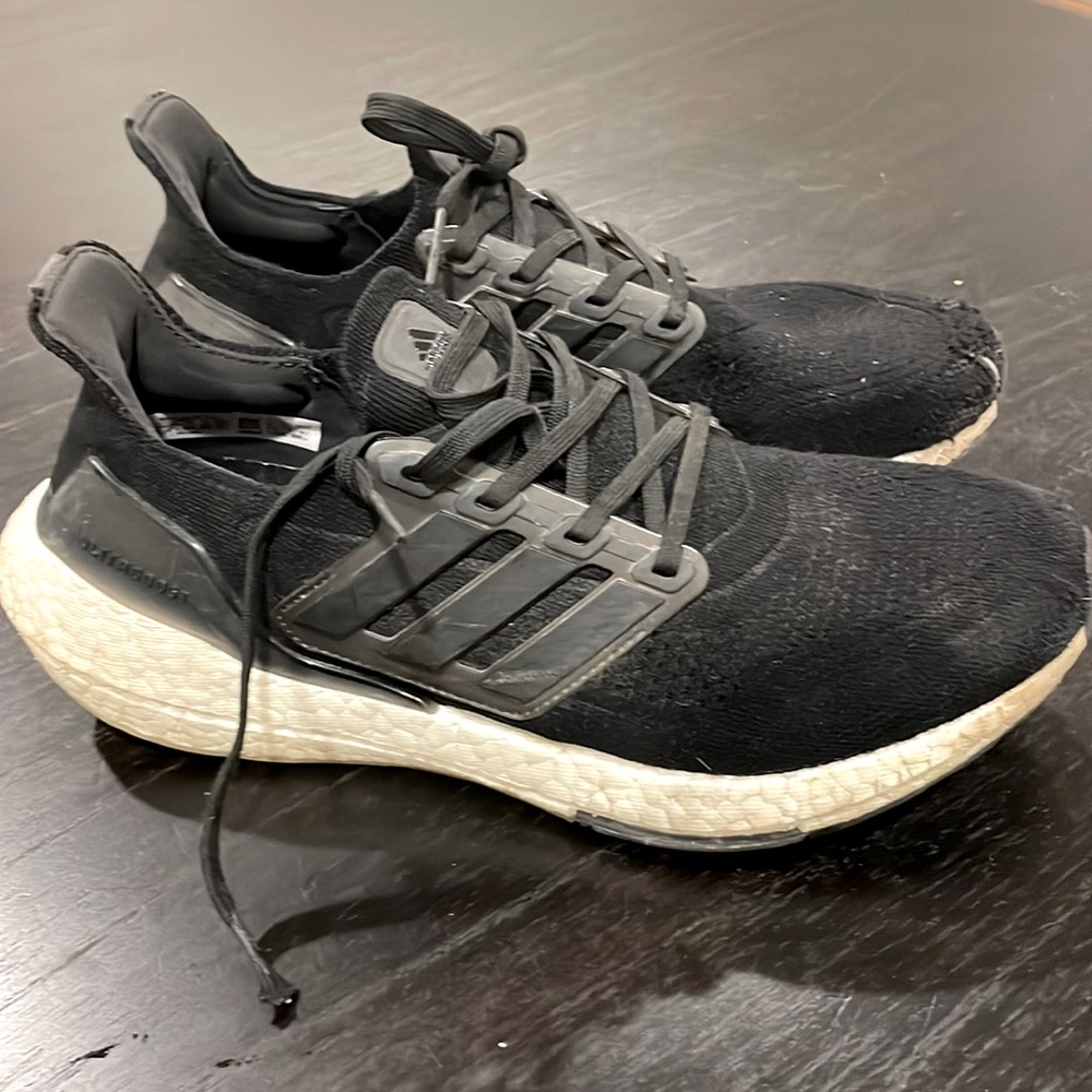 Adidas Ultra Boost 22  (No Original Box)